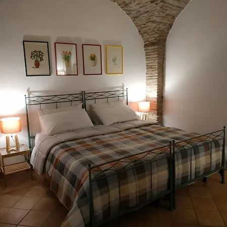 Bed And Breakfast In Piazza Orazio Venosa Exterior photo