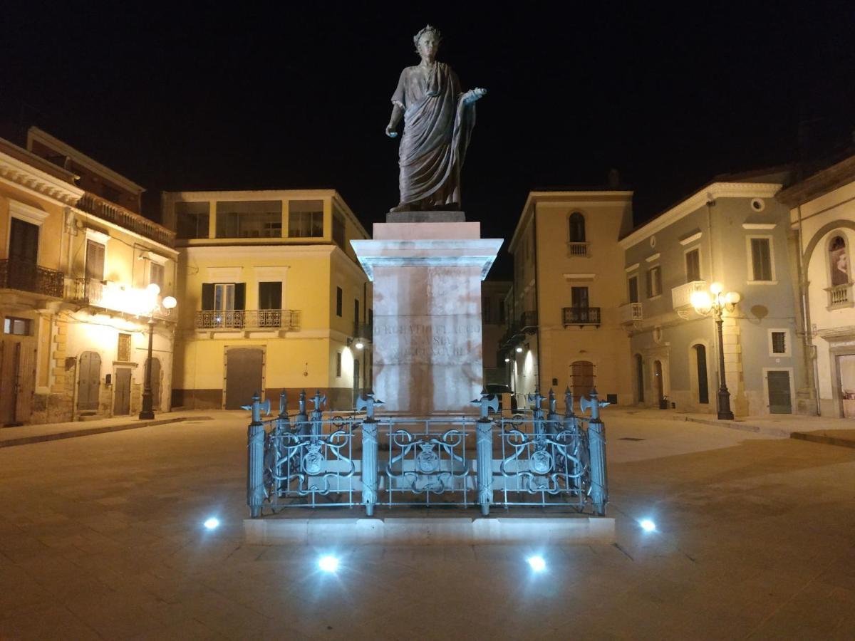 In Piazza Orazio Venosa