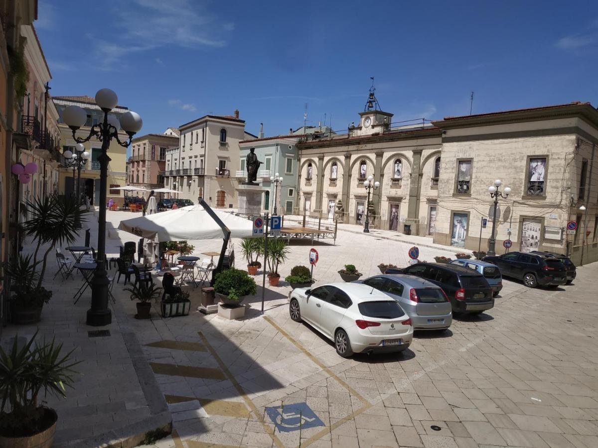 In Piazza Orazio Venosa